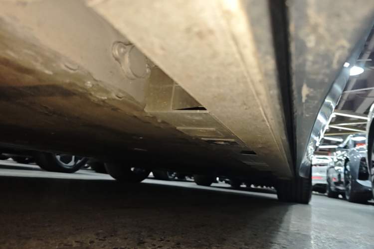 Used Nio ES8 2024 100kWh Signature Edition Left Side Sill