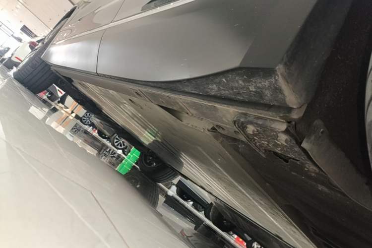 Used Nio ES8 2024 75 kWh Left Side Sill