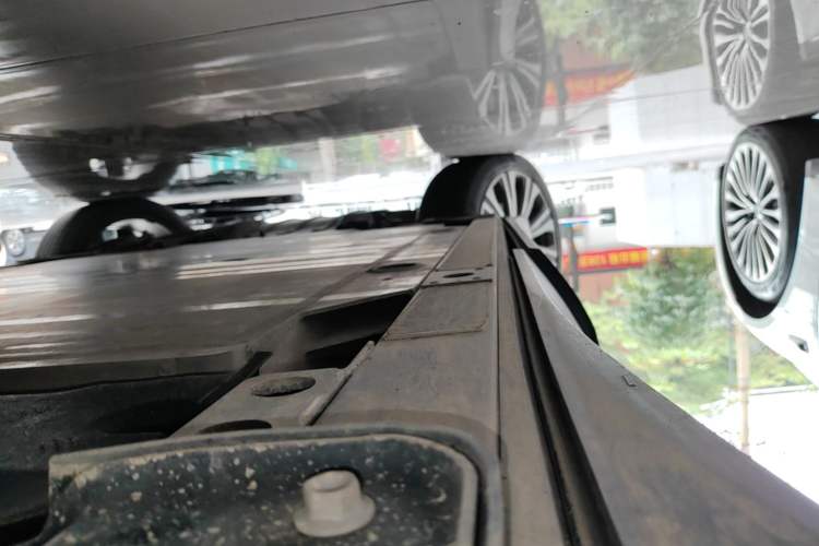 Used Nio ES8 2024 75 kWh Left Side Sill