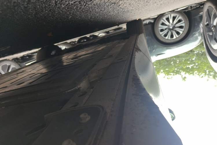 Used Nio ES8 2024 75 kWh Left Side Sill