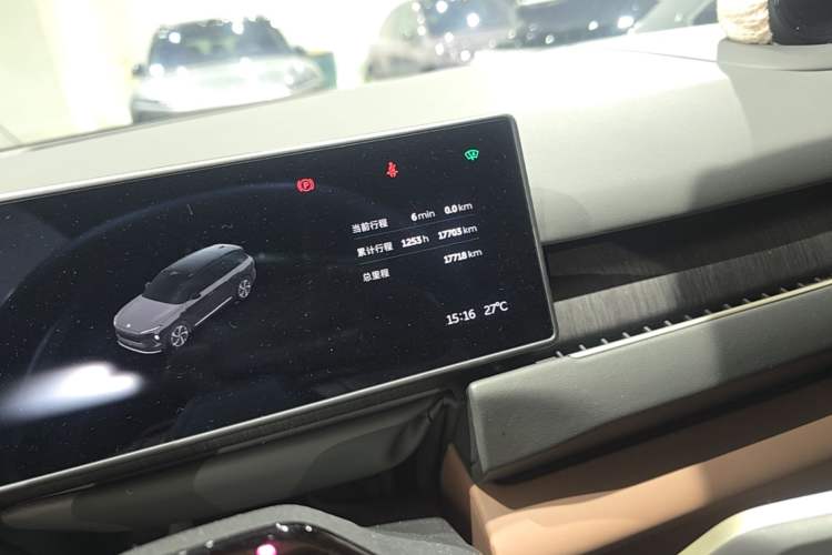 Used Nio ES8 2024 75 kWh Odometer Close Up