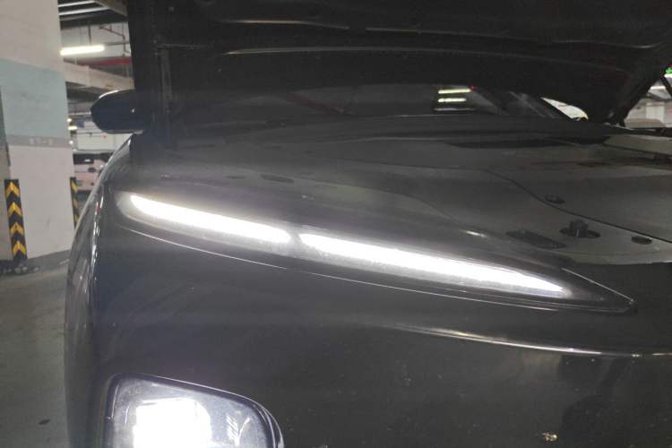 Used Nio ES8 2024 75 kWh Right Front Headlight