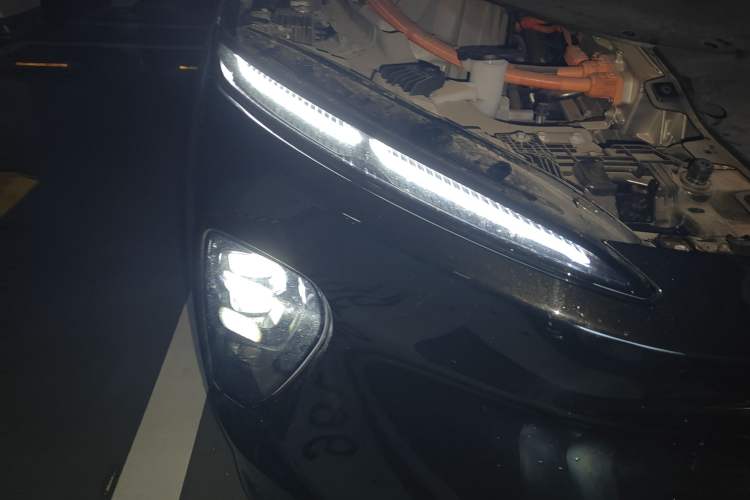Used Nio ES8 2024 75 kWh Right Front Headlight