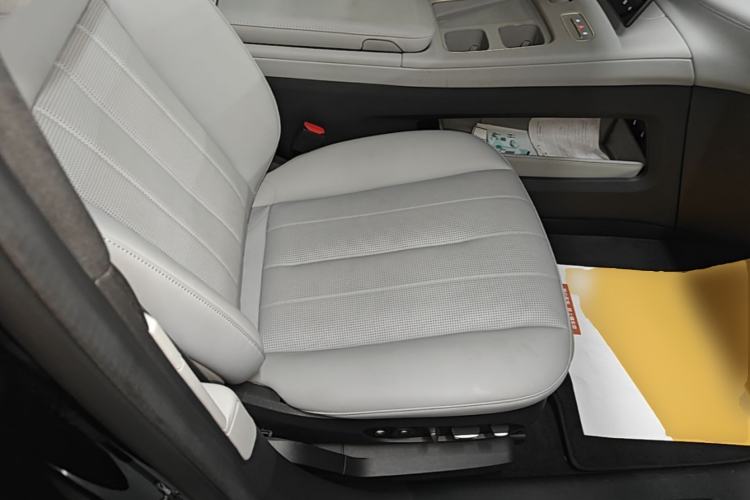 Used Nio ES8 2024 75 kWh Executive Edition Right Front Seat