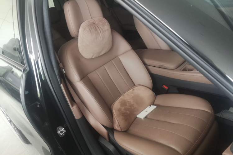 Used Nio ES8 2024 75 kWh Executive Edition Right Front Seat