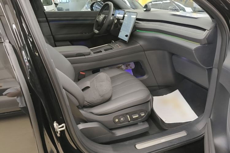 Used Nio ES8 2024 75 kWh Right Front Seat