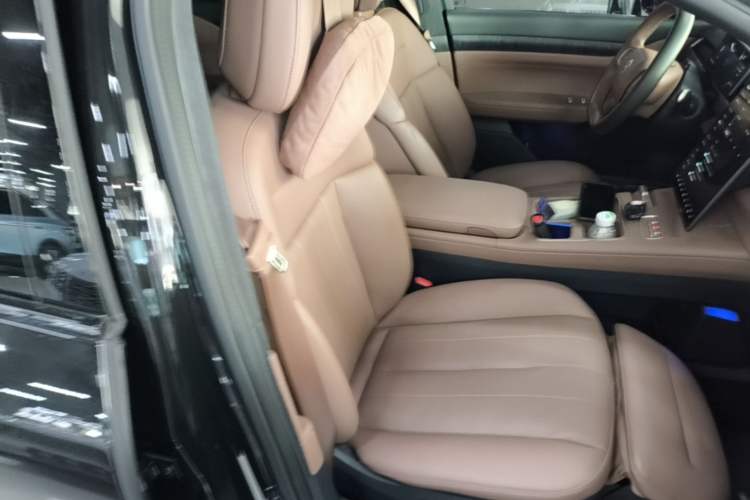 Used Nio ES8 2024 100kWh Signature Edition Right Front Seat