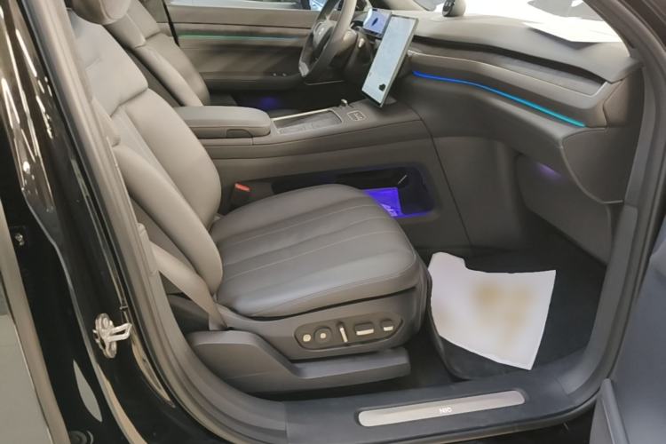 Used Nio ES8 2024 75 kWh Right Front Seat