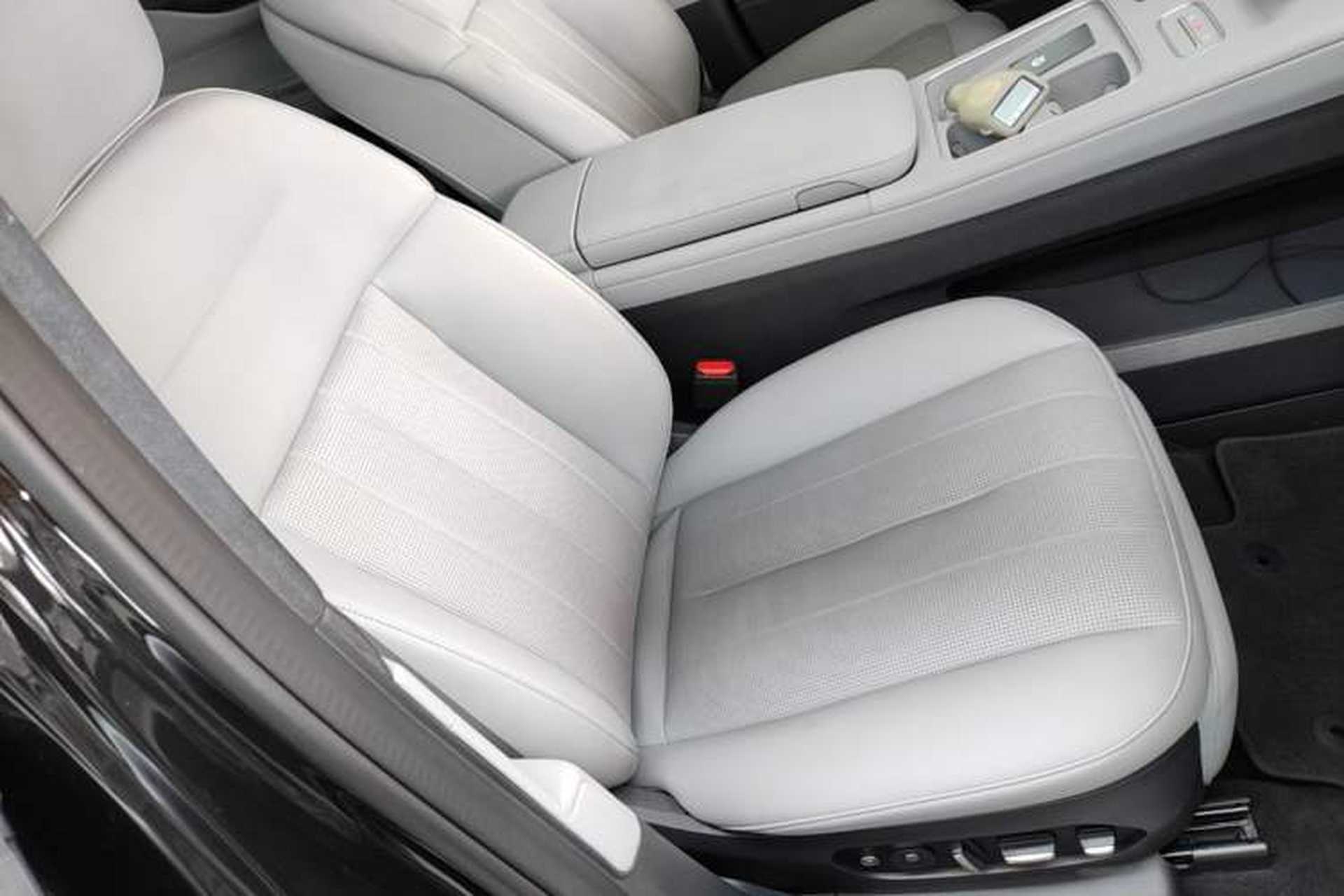 Used Nio ES8 2024 75 kWh Right Front Seat