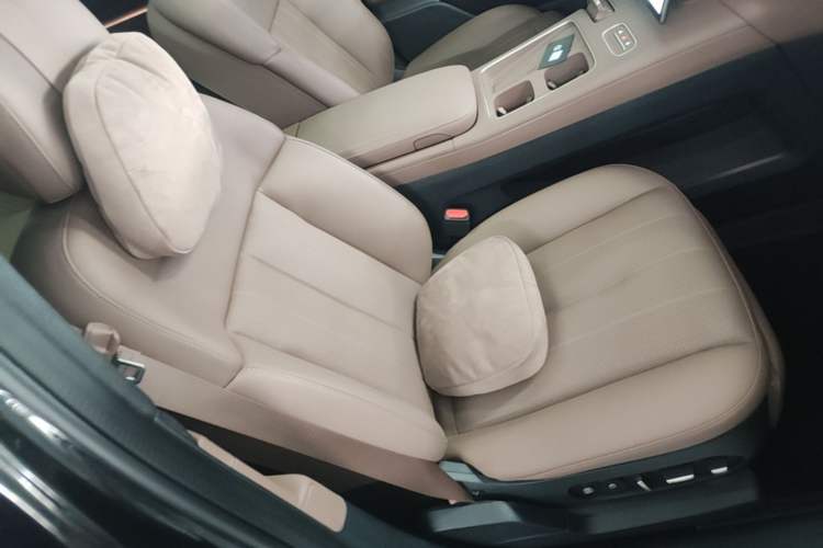 Used Nio ES8 2024 75 kWh Executive Edition Right Front Seat
