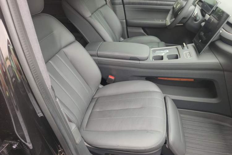 Used Nio ES8 2024 75 kWh Right Front Seat