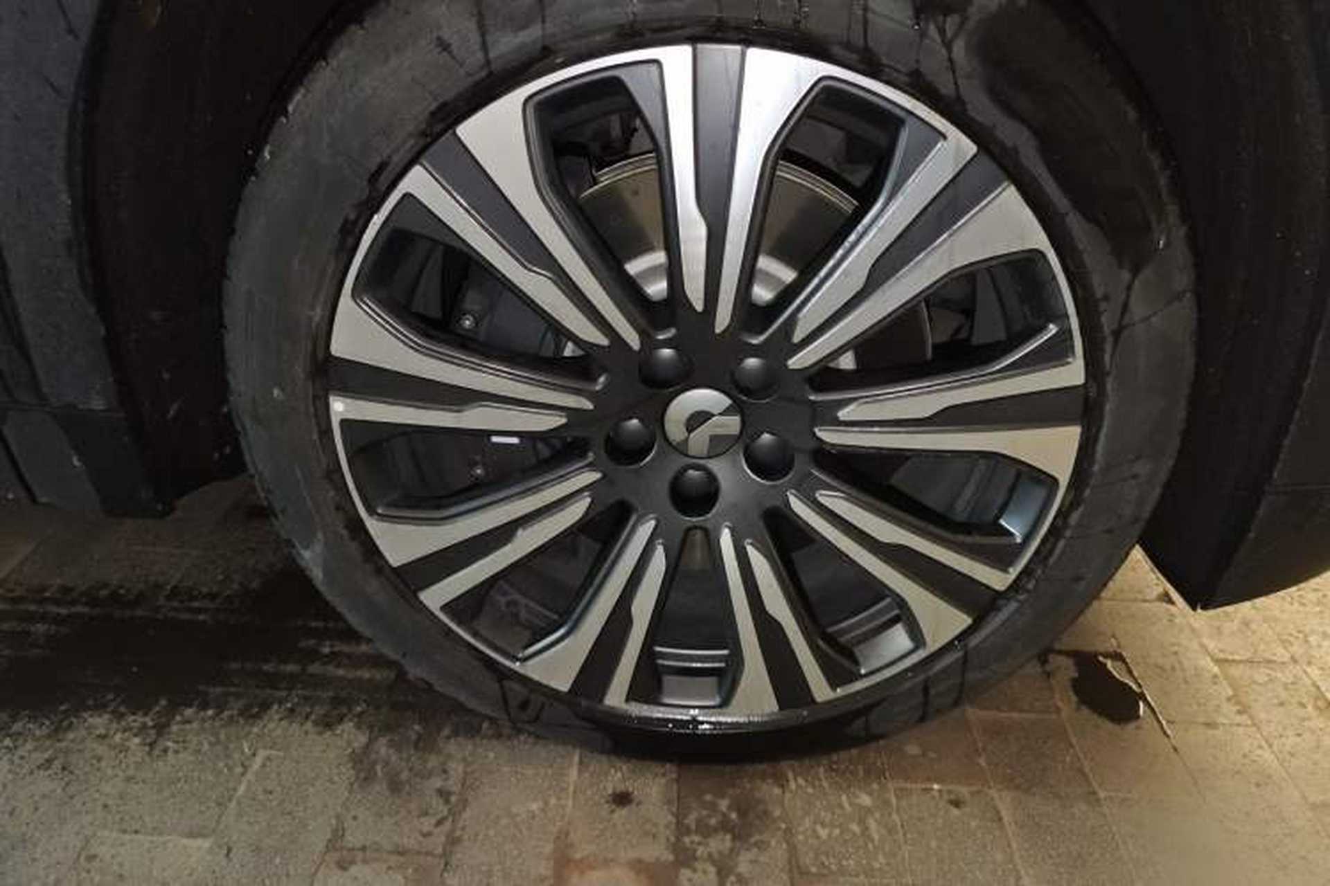 Used Nio ES8 2024 75 kWh Right Front Wheel Hub
