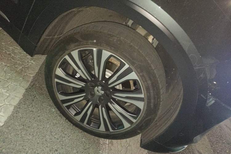 Used Nio ES8 2024 75 kWh Executive Edition Right Front Wheel Hub
