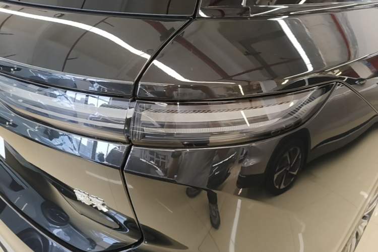 Used Nio ES8 2024 75 kWh Right Rear Taillight