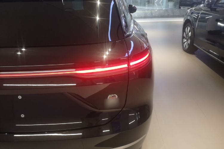 Used Nio ES8 2024 75 kWh Right Rear Taillight