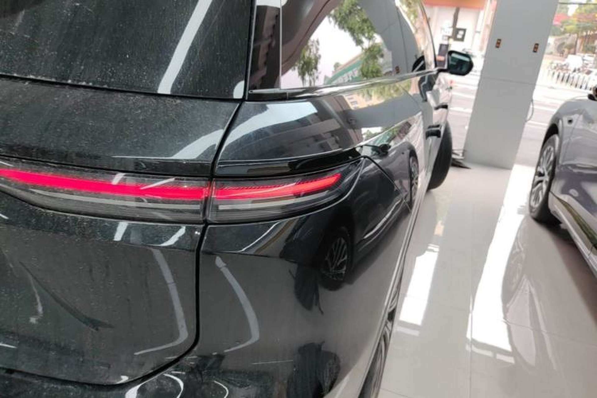 Used Nio ES8 2024 75 kWh Right Rear Taillight