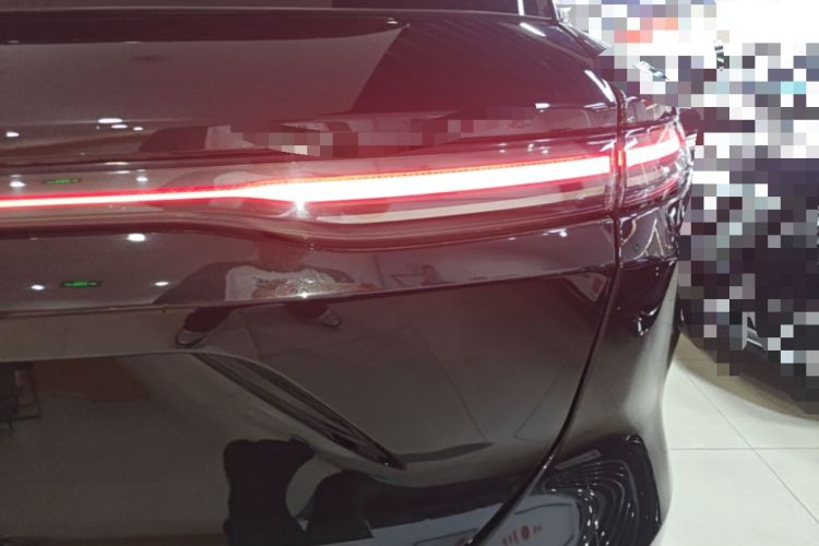 Used Nio ES8 2024 75 kWh Executive Edition Right Rear Taillight