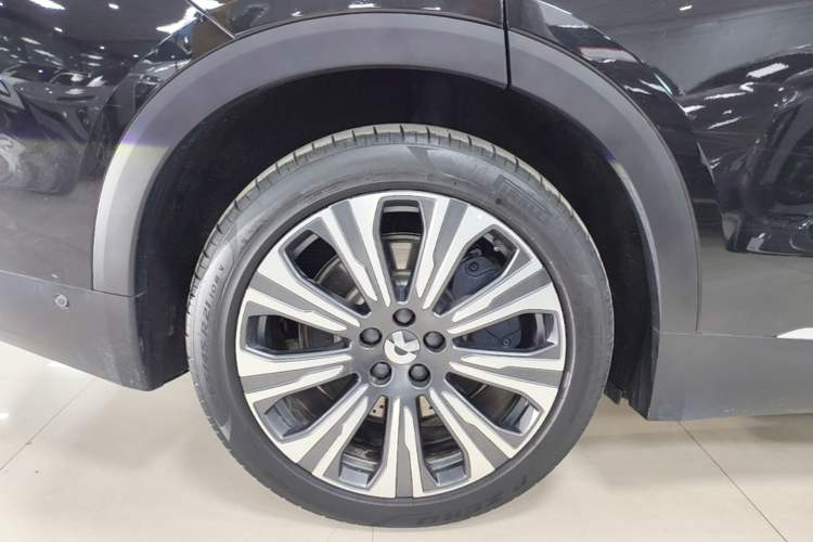 Used Nio ES8 2024 75 kWh Executive Edition Right Rear Wheel Hub