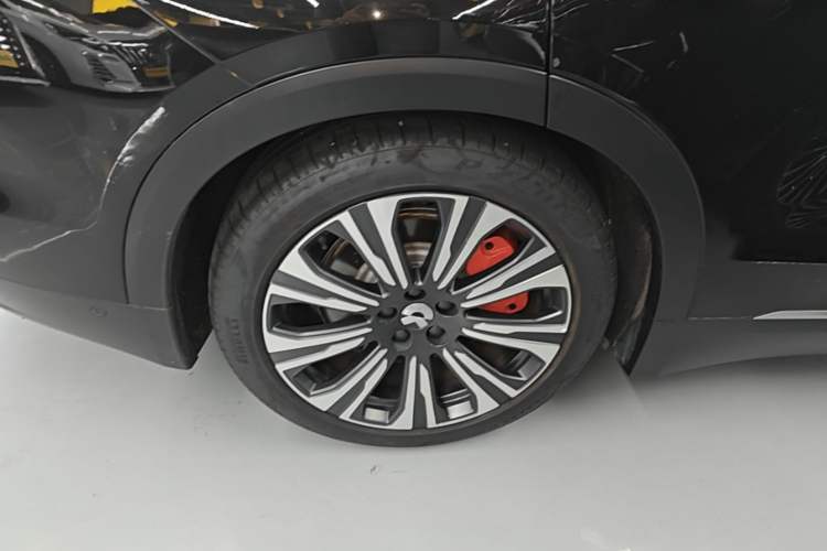 Used Nio ES8 2024 75 kWh Executive Edition Right Rear Wheel Hub
