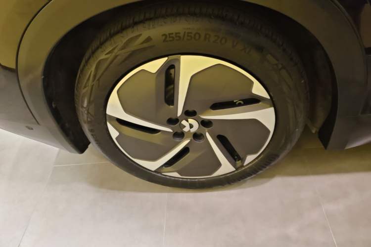 Used Nio ES8 2024 75 kWh Executive Edition Right Rear Wheel Hub