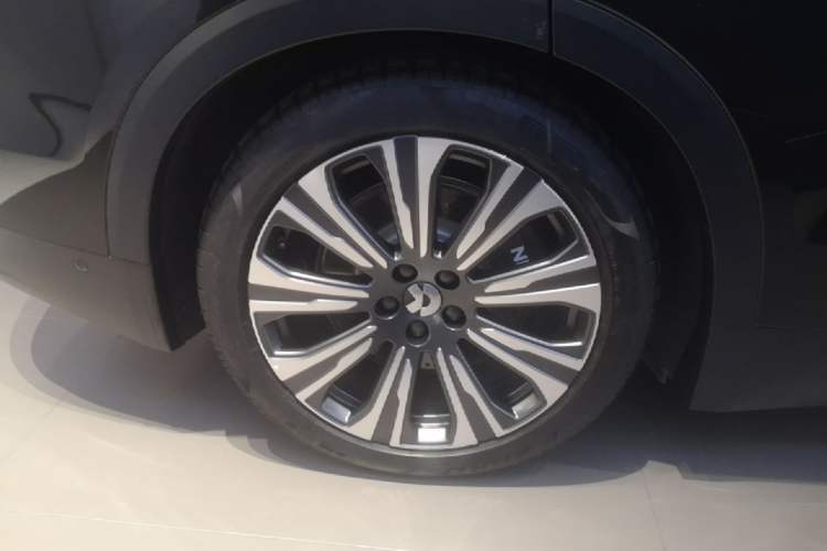 Used Nio ES8 2024 75 kWh Right Rear Wheel Hub