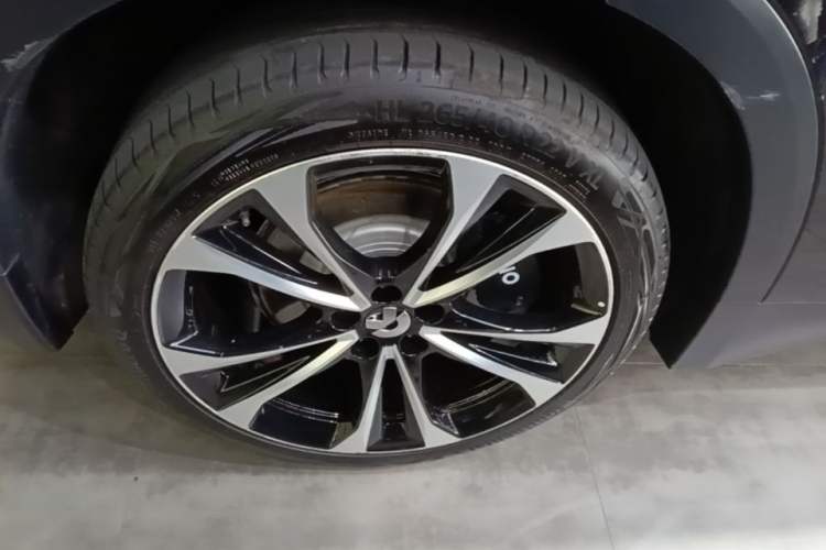 Used Nio ES8 2024 100kWh Signature Edition Right Rear Wheel Hub