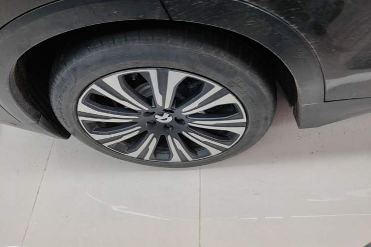 Used Nio ES8 2024 75 kWh Right Rear Wheel Hub