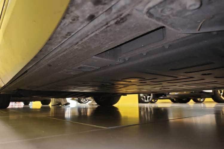 Used Nio ES8 2024 75 kWh Executive Edition Right Side Sill