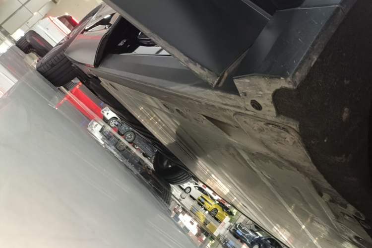 Used Nio ES8 2024 75 kWh Right Side Sill