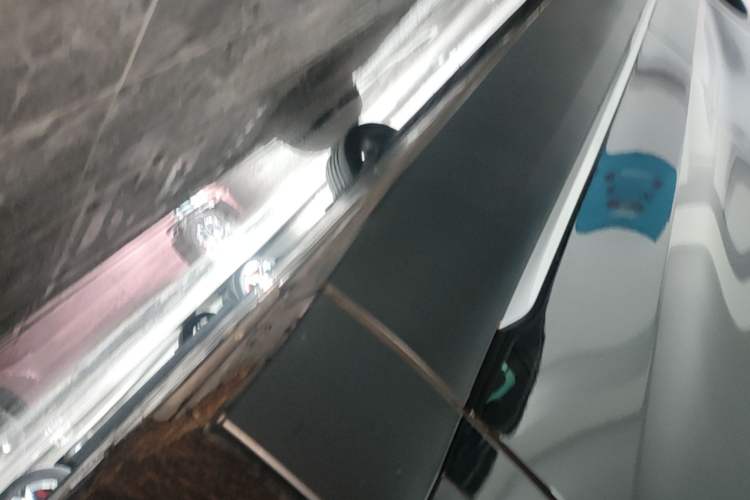 Used Nio ES8 2024 75 kWh Executive Edition Right Side Sill