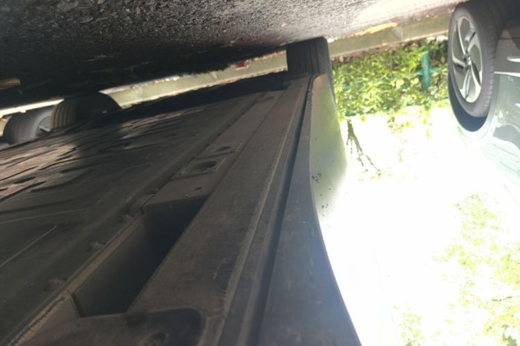 Used Nio ES8 2024 75 kWh Right Side Sill
