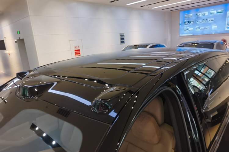 Used Nio ES8 2024 75 kWh Roof