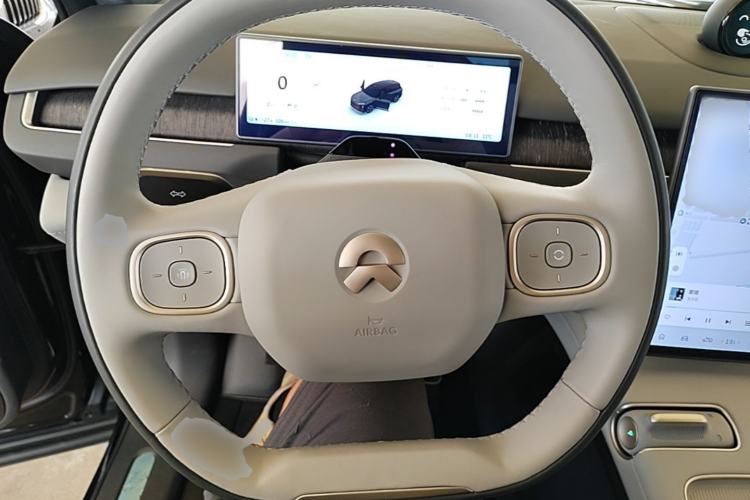 Used Nio ES8 2024 75 kWh Steering Wheel