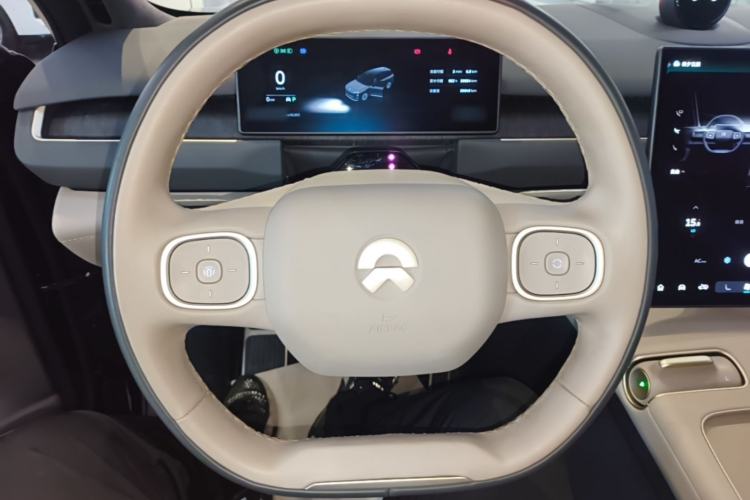 Used Nio ES8 2024 75 kWh Steering Wheel