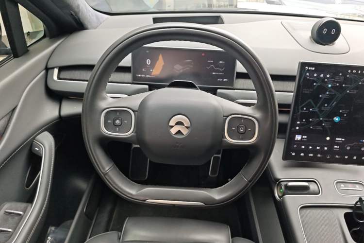 Used Nio ES8 2024 75 kWh Executive Edition Steering Wheel