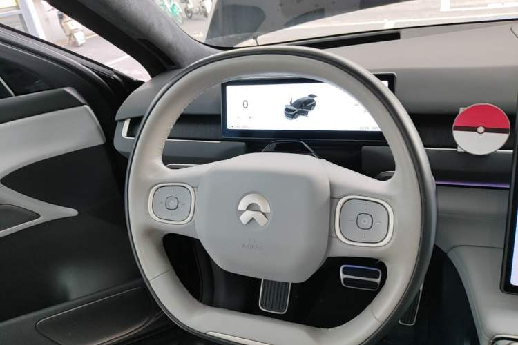 Used Nio ES8 2024 75 kWh Steering Wheel