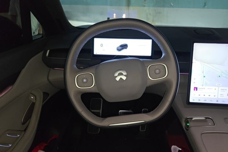 Used Nio ES8 2024 75 kWh Steering Wheel