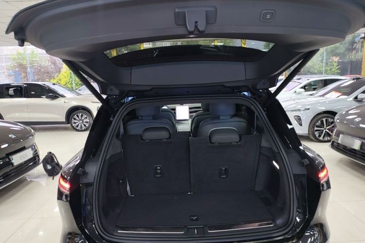 Used Nio ES8 2024 75 kWh Executive Edition Trunk