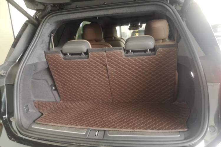 Used Nio ES8 2024 75 kWh Executive Edition Trunk