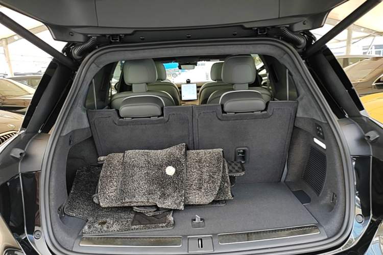 Used Nio ES8 2024 75 kWh Trunk
