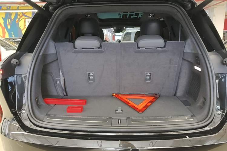 Used Nio ES8 2024 75 kWh Trunk
