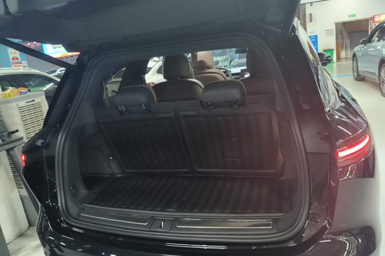 Used Nio ES8 2024 75 kWh Trunk