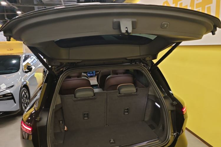 Used Nio ES8 2024 75 kWh Executive Edition Trunk