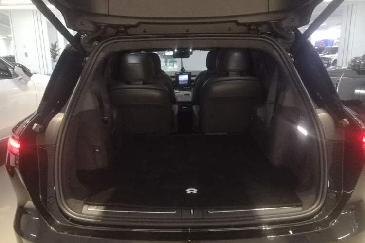 Used Nio ES8 2024 75 kWh Trunk