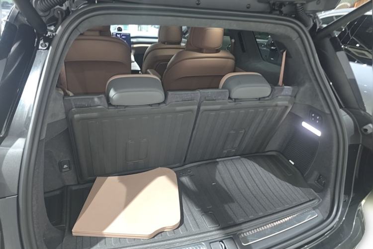 Used Nio ES8 2024 75 kWh Trunk