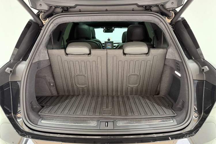 Used Nio ES8 2024 75 kWh Executive Edition Trunk