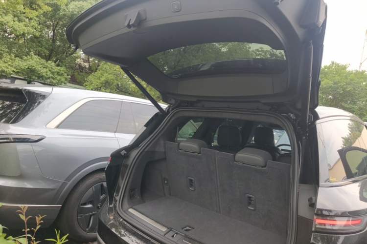 Used Nio ES8 2024 75 kWh Trunk