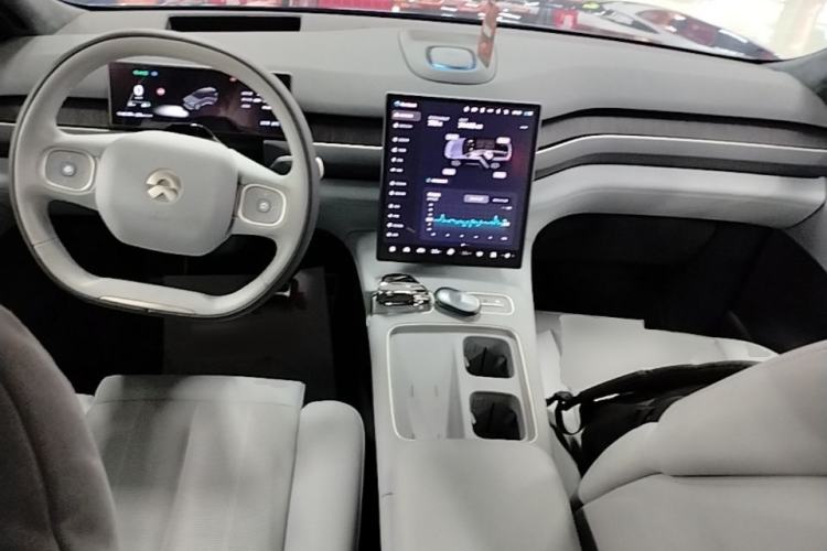 Used Nio ES8 2024 75 kWh Executive Edition Center Console