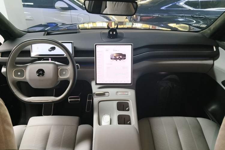 Used Nio ES8 2024 75 kWh Center Console