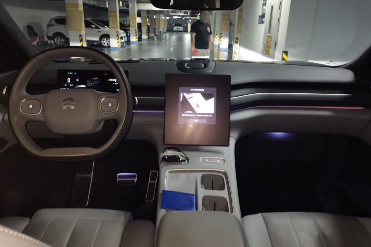 Used Nio ES8 2024 75 kWh Executive Edition Center Console